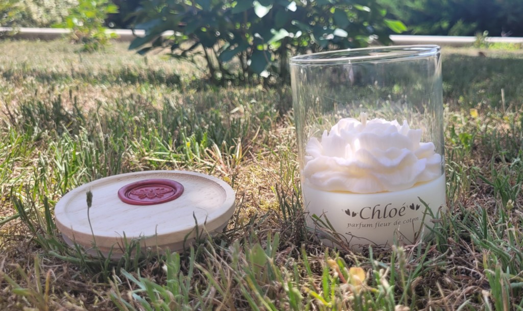Bougie Chloé blanche ouverte