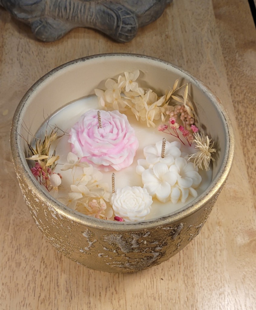 Très grosse bougie fleurs séchées et fleurs bougies