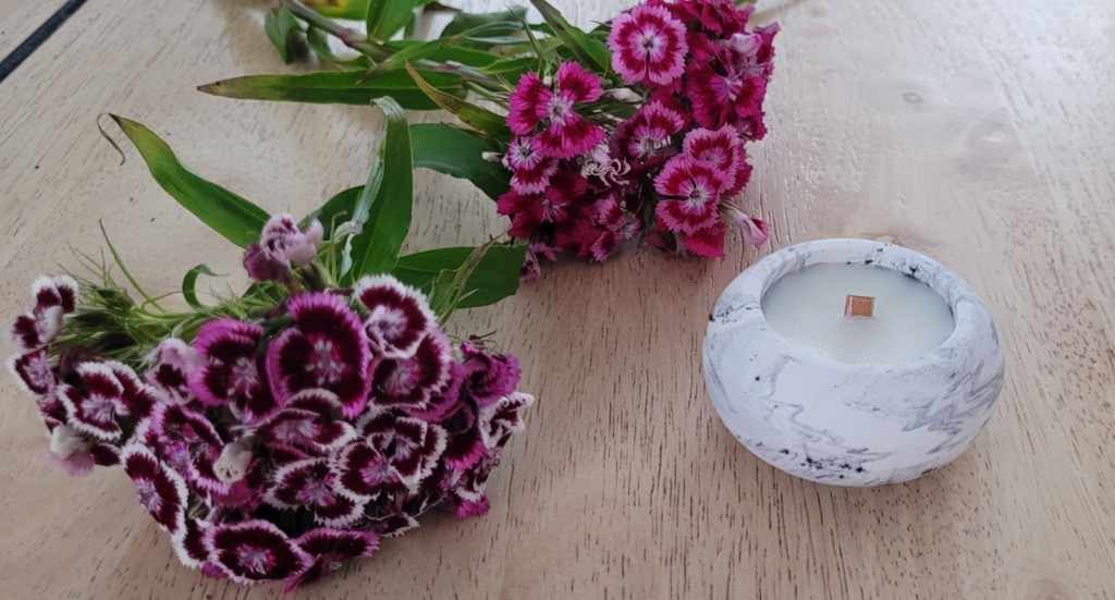 Petite bougie moule rond marbré noir